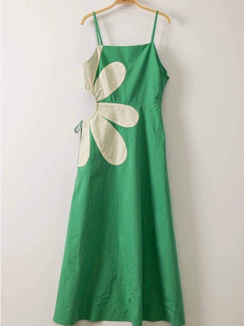 Side Cutout Floral Detail Resort Midi Dress
